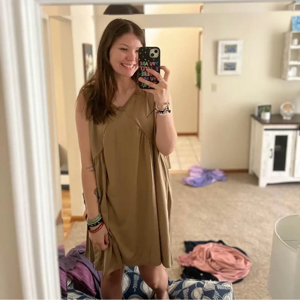 tiktok shop dress! super cute, never worn just wasnt for me!!